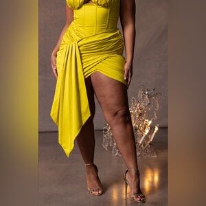 CHARTREUSE CONSTRUCTED SATIN RUCHED DRAPE
BODYCON SKIRT PLUS SIZE